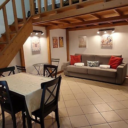 Gemelli Holidays -2 Easy Lofts, Groundfloor With Courtyard, Mezzanine Bedroom, Baby & Pet Friendly, Near Monte Mario Station Connecting To Center In 20 Minutes, 2 Steps From Bus, Groceries, Restaurants, Park, Cycle Path - Warm Guest Care In 4 Languag Exterior foto