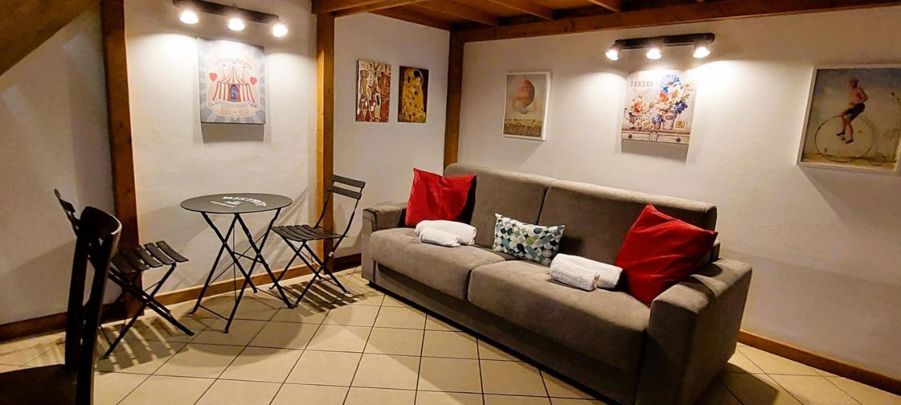 Gemelli Holidays -2 Easy Lofts, Groundfloor With Courtyard, Mezzanine Bedroom, Baby & Pet Friendly, Near Monte Mario Station Connecting To Center In 20 Minutes, 2 Steps From Bus, Groceries, Restaurants, Park, Cycle Path - Warm Guest Care In 4 Languag Exterior foto