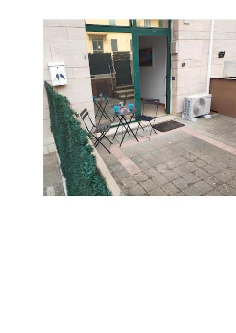 Gemelli Holidays -2 Easy Lofts, Groundfloor With Courtyard, Mezzanine Bedroom, Baby & Pet Friendly, Near Monte Mario Station Connecting To Center In 20 Minutes, 2 Steps From Bus, Groceries, Restaurants, Park, Cycle Path - Warm Guest Care In 4 Languag Exterior foto