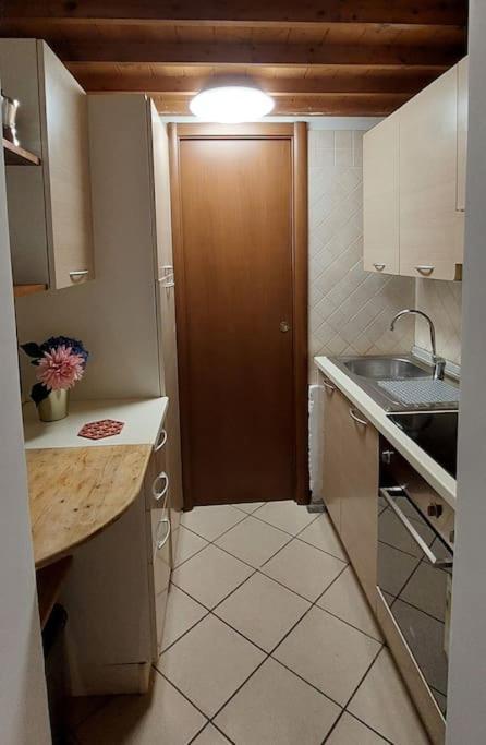 Gemelli Holidays -2 Easy Lofts, Groundfloor With Courtyard, Mezzanine Bedroom, Baby & Pet Friendly, Near Monte Mario Station Connecting To Center In 20 Minutes, 2 Steps From Bus, Groceries, Restaurants, Park, Cycle Path - Warm Guest Care In 4 Languag Exterior foto