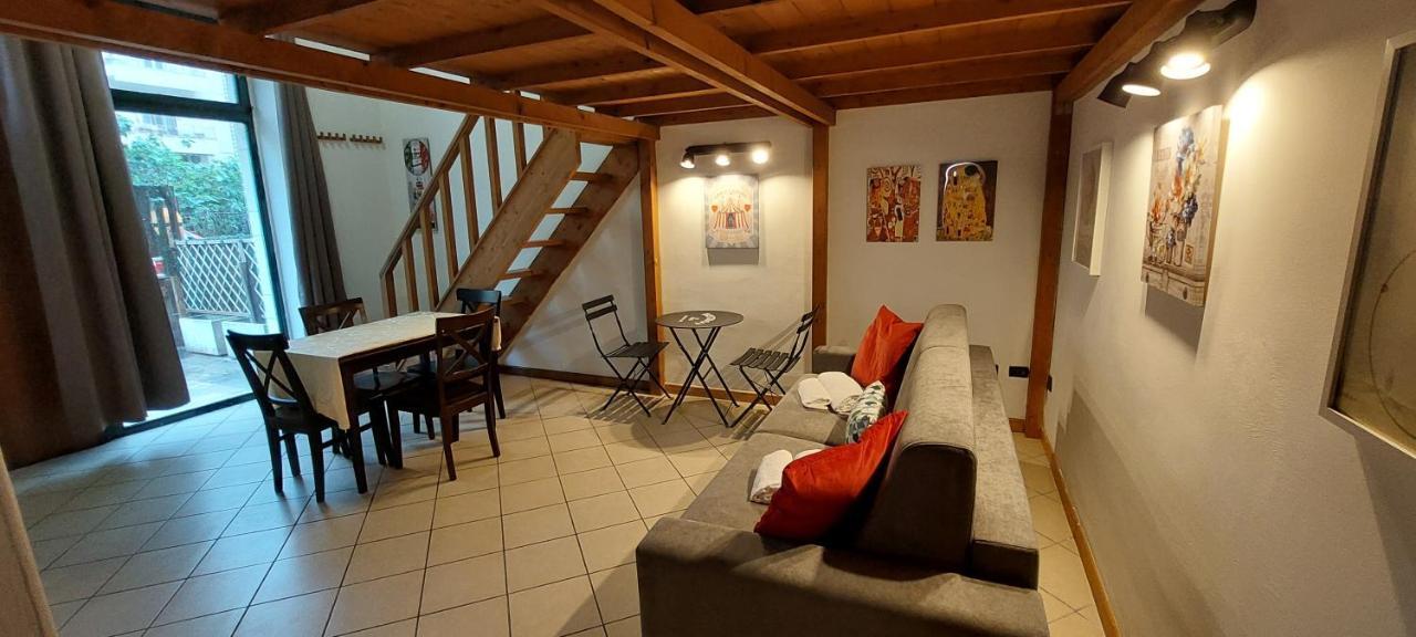 Gemelli Holidays -2 Easy Lofts, Groundfloor With Courtyard, Mezzanine Bedroom, Baby & Pet Friendly, Near Monte Mario Station Connecting To Center In 20 Minutes, 2 Steps From Bus, Groceries, Restaurants, Park, Cycle Path - Warm Guest Care In 4 Languag Exterior foto