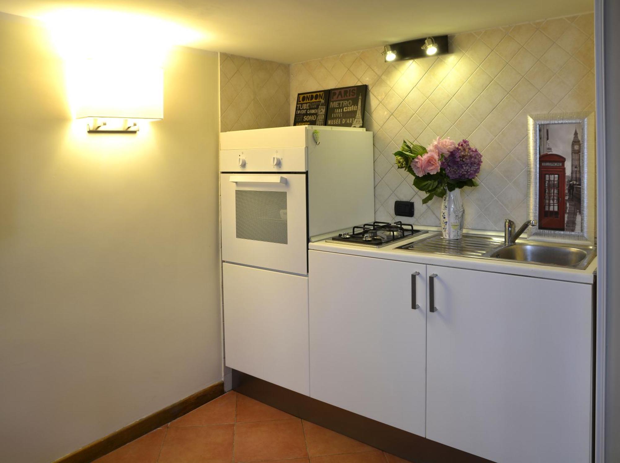 Gemelli Holidays -2 Easy Lofts, Groundfloor With Courtyard, Mezzanine Bedroom, Baby & Pet Friendly, Near Monte Mario Station Connecting To Center In 20 Minutes, 2 Steps From Bus, Groceries, Restaurants, Park, Cycle Path - Warm Guest Care In 4 Languag Exterior foto